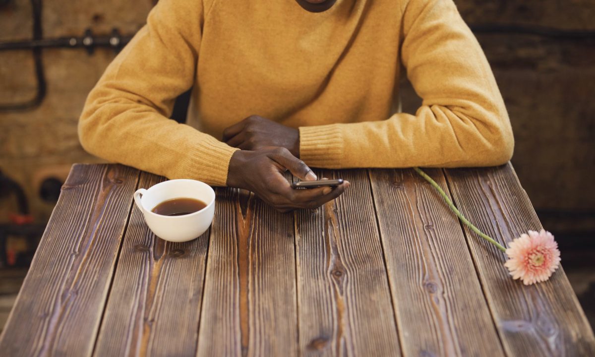 Hvad koster en mistænkelig sms dig, og hvad driver prisen op?