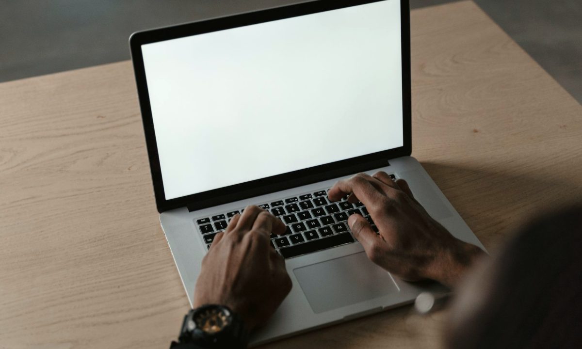 Hvordan phishing-mails er bygget op, og hvad du kan se i dem